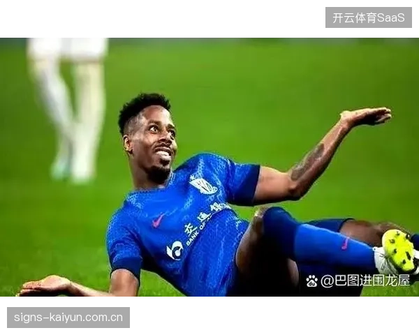 申花锋线多点开花,外援拉唐与盖伊联手贡献15球成为球队取分保障 申花锋线多点开花,外援拉唐与盖伊联手贡献15球成为球队取分保障
